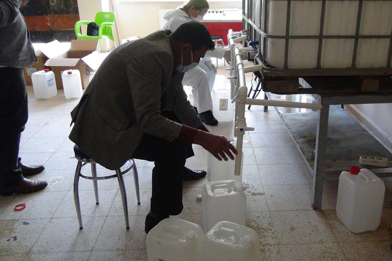 Adıyaman Fatih Mesleki ve Teknik Anadolu Lisesi dezenfektan üretimine devam ediyor